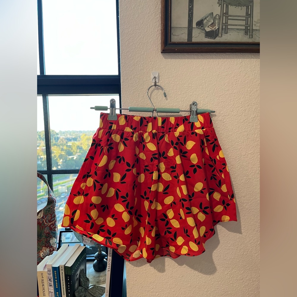 flowy lemon pattern shorts